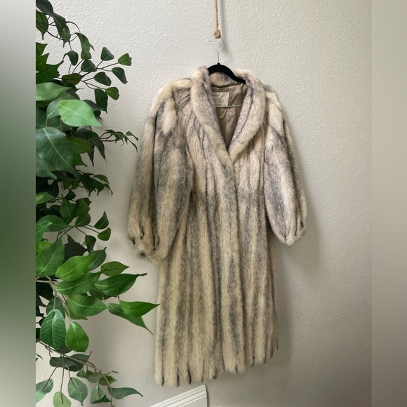 Elegant Vintage Fur Coat 🔥. Female Mink Fur Luxurious & Rare Fur - Picture 5 of 15
